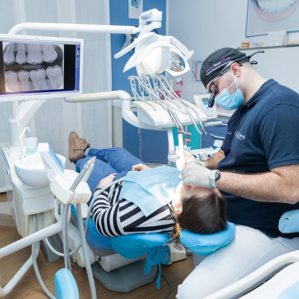 Protesi 18 FOTO CI PRENDIAMO CURA DI TE 3 - Dentista a Verona